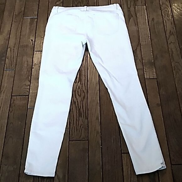 Forever 21 White Skinny Jeans. - Picture 6 of 8